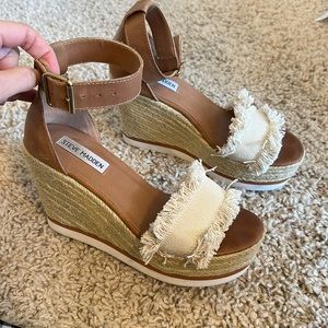 Steve Madden Cream Fringe wedges!